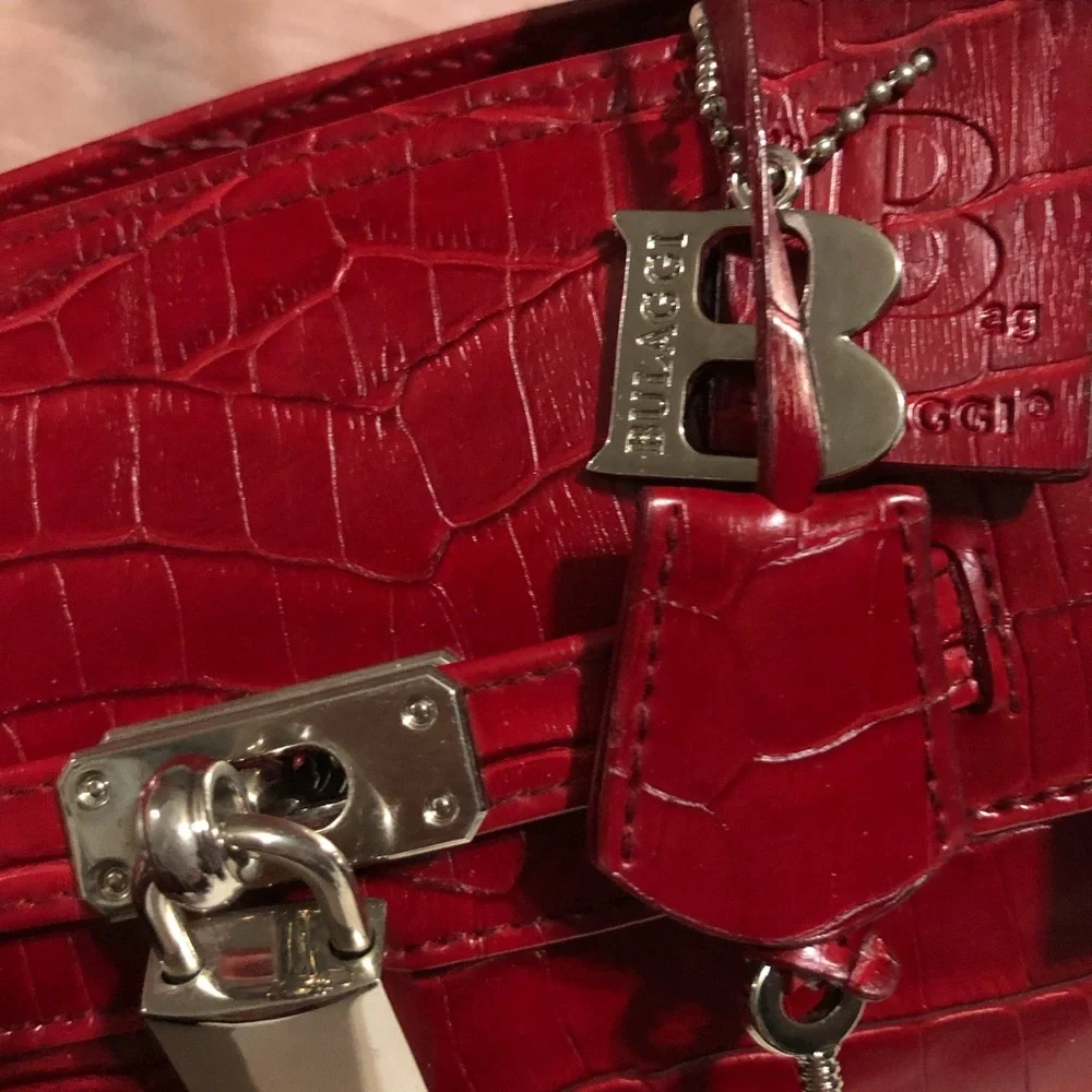 BULAGGI The Bag Leather Red Crocodile Embossed Shoulder Bag w/Lock & Key 💥Sold💥 - Picture 11 of 15